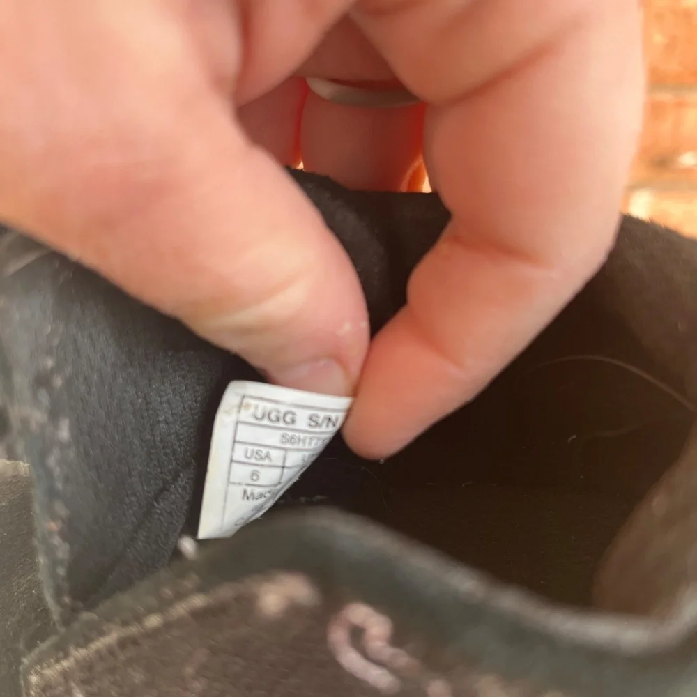 Ugg Toddler Girl Velcro Tennis shoes - Picture 6 of 6